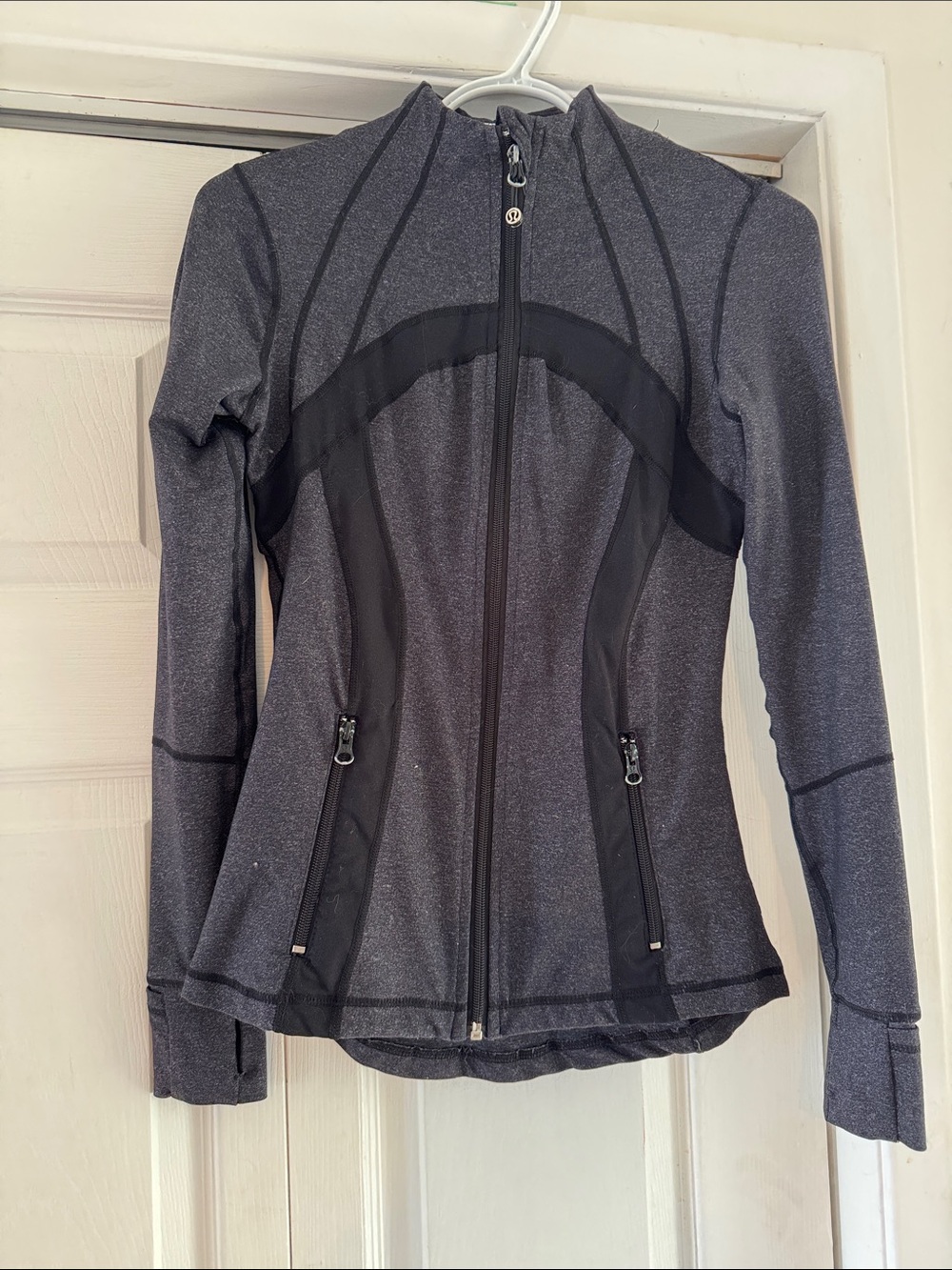 Lululemon Women's Charcoal Heather Zip-Up size 4